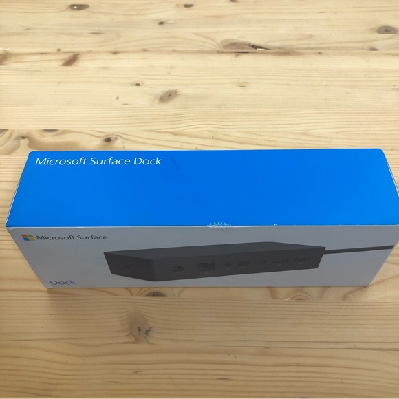 Microsoft 1661 Docking Station for Microsoft Surface Pro. PD9-00003 New Open Box - Picture 2 of 6
